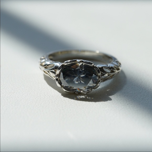 2.7 Carat 8x10 oval cut gray Moissanite VVS1 eastwest filigree setting 925silver - Picture 6 of 9